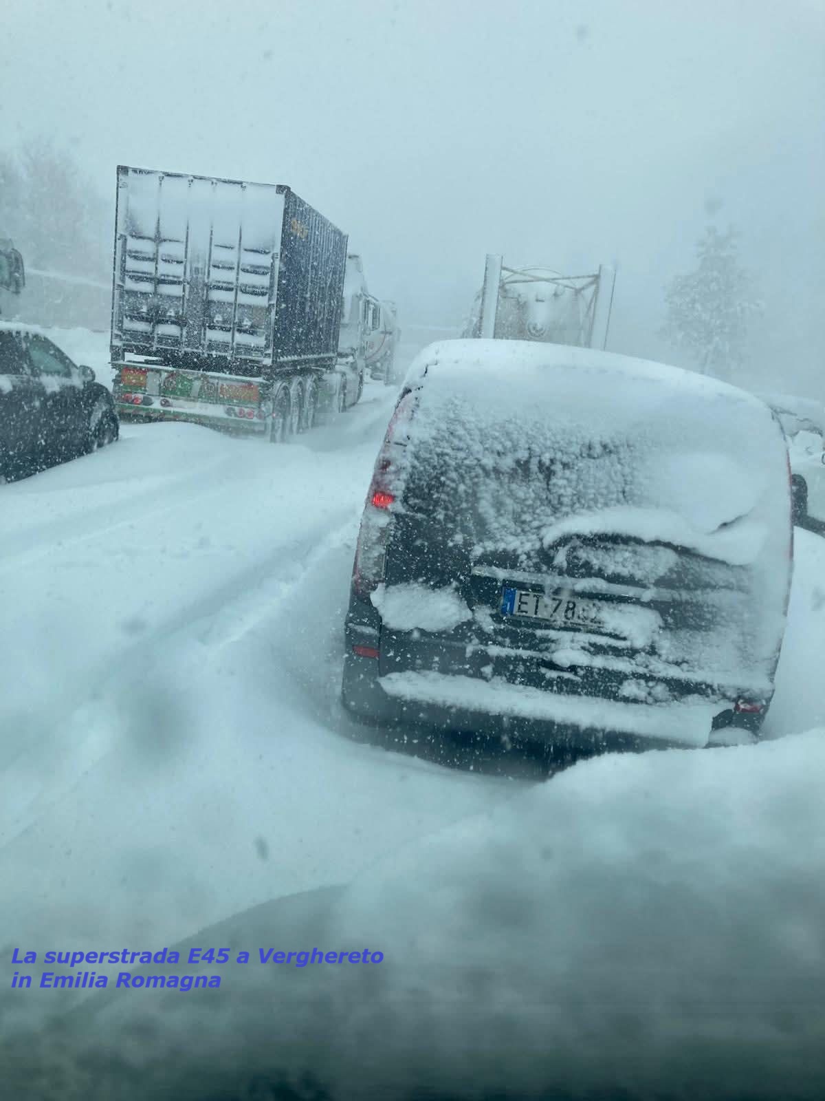 Dedicato all’INVERNO e al vero FREDDO
di MADRE NATURA, ma si cerca di nascondere
il TUTTO, comprese anche le colossali
NEVICATE e BLIZZARDs, che abbiamo ricevuto
in questi ultimi 2 Giorni, e’ proprio una
COLOSSALE VERGOGNA, che NON si mostri
quasi NULLA, proprio siamo con una METEO
NEGAZIONISTA e TAROCCATA, il cui unico scopo
e funzione, sono quelli di glissare e nascondere
l’esistenza del FREDDO o del VORTICE POLARE,
ma SCHERZIAMO davvero o facciamo sul serio ?
Sono Anni, che ci occupiamo, in primis, di questo
TEMA, ma possible continuare contro
una meteo di sistema, che nega e nasconde il FREDDO, sempre,
poi abbiamo meteo RIMBA e gente da STADIO, che sta qui
sul nostro Sito, ad aspettare un sub TROPICALE,
per dire magari, che il FREDDO ed anche lo STRATWARMING 1O
ed il VP proprio MALATO, sono nostre Leggende…